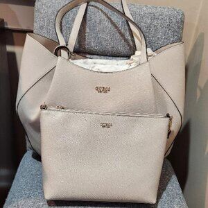 Guess Amorette 2-in1 Tote bag in a light taupe